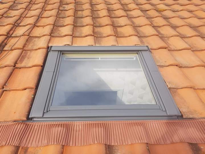 Fenêtre de toit soigneusement installée Courpière