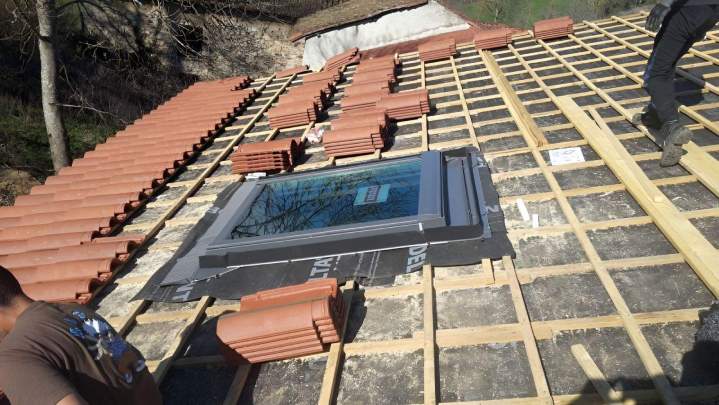 Pose et réparation de fenêtres de toit (Velux).