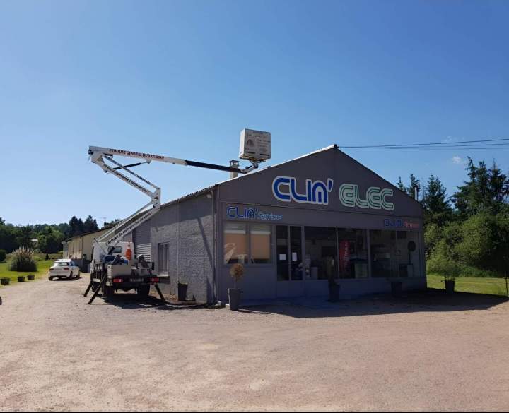 Engin pour travaux de toiture Courpière